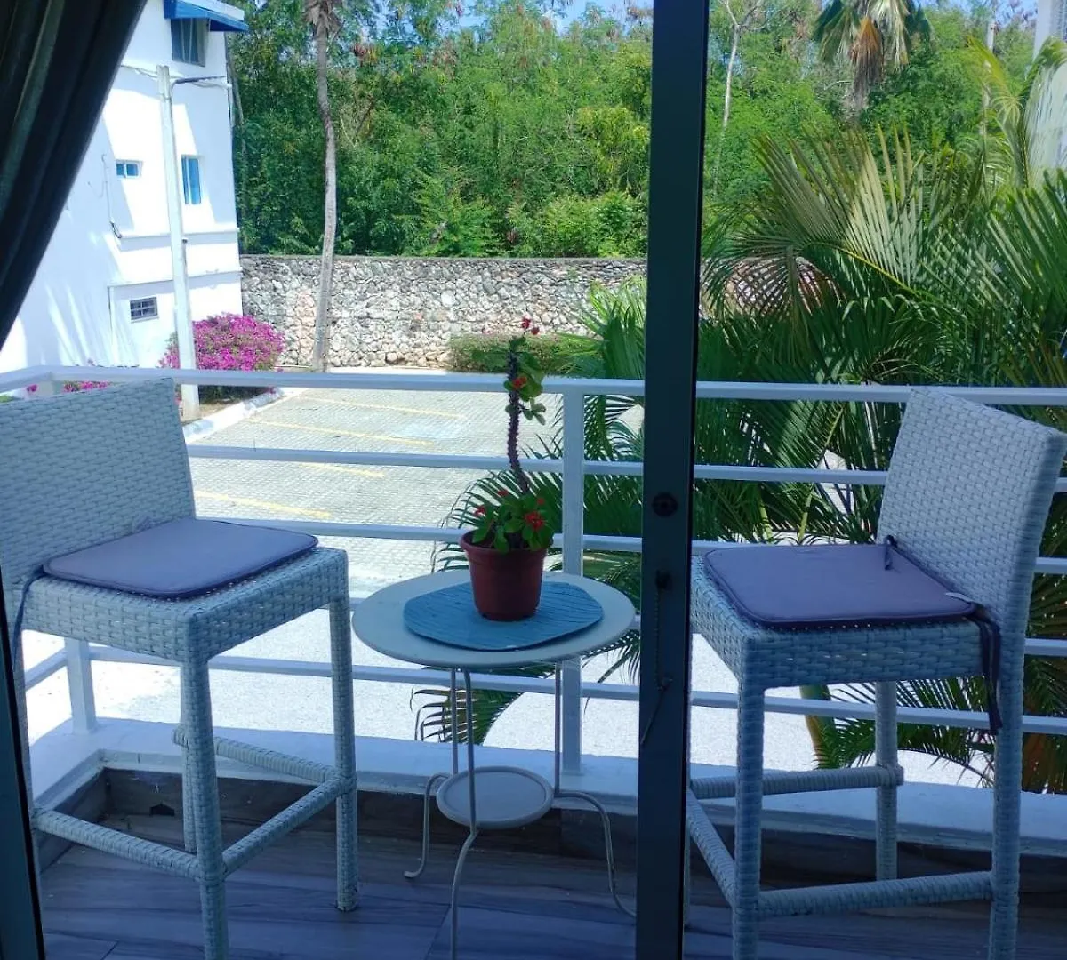 Apartamento Playa Juan Dolio, Rd-Acceso Privado A La Playa Justo Al Frente En 1Ra Linea, Areas Sociales, Bbq, Piscina, Gazebos-Parqueo-Wifi-Netflix-Al Lado De Minimarket, Restaurantes, Bares, Tiendas, Clubes De Playa, Campos De Golf, Bancos Comerciales Y Mas Guayacanes República Dominicana